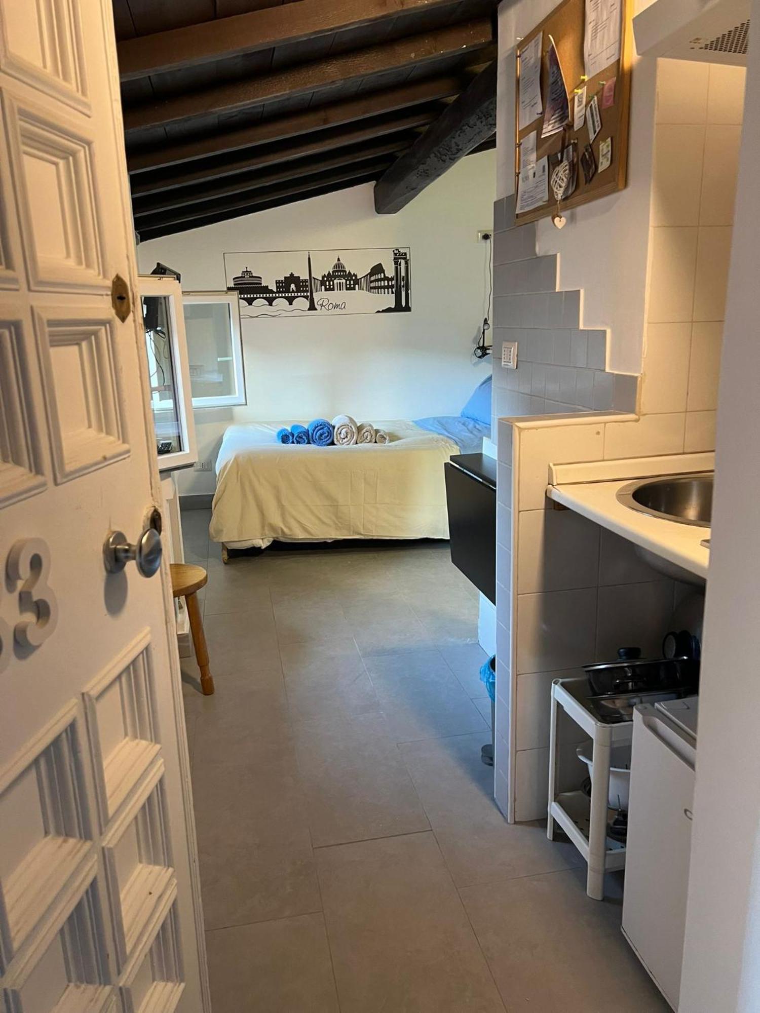 Monolocale Trastevere Locato Per Finalita Turistiche 罗马 外观 照片